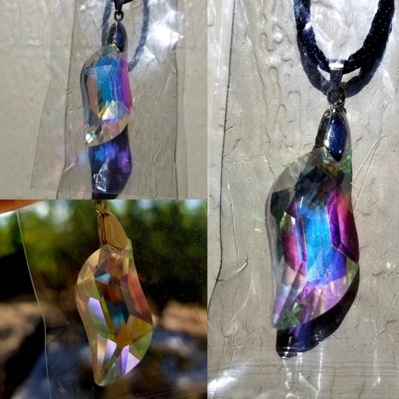 *LAST ONE* 2 for $8 🌈Iridescent Crystal Pendant Necklaces - Picture 2 of 2